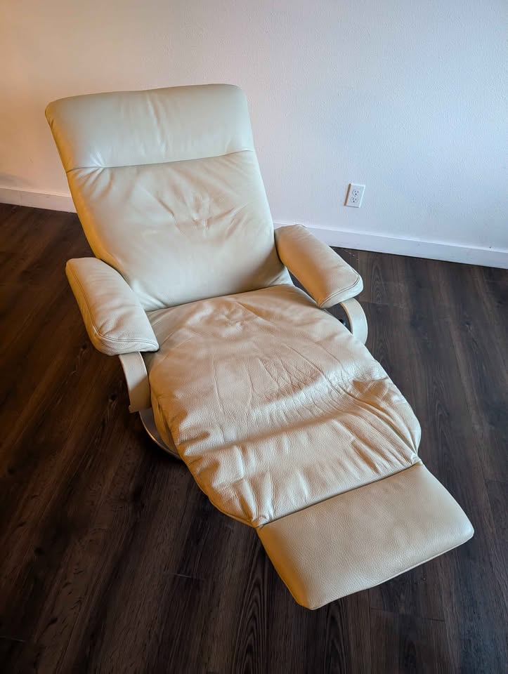 Sumi Collection Recliner by Lafer