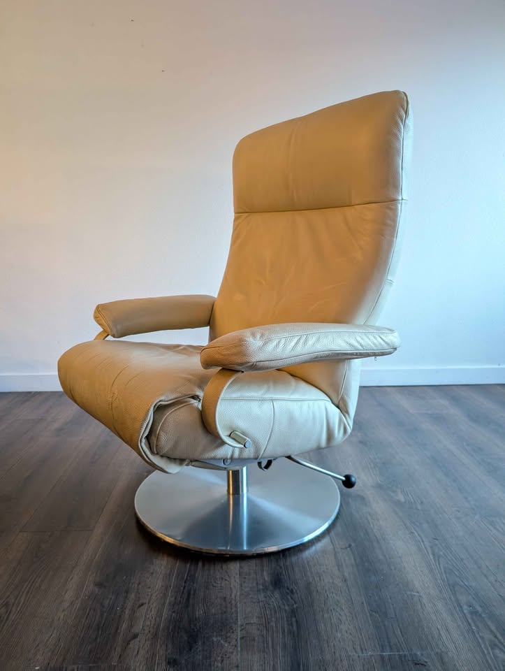 Sumi Collection Recliner by Lafer