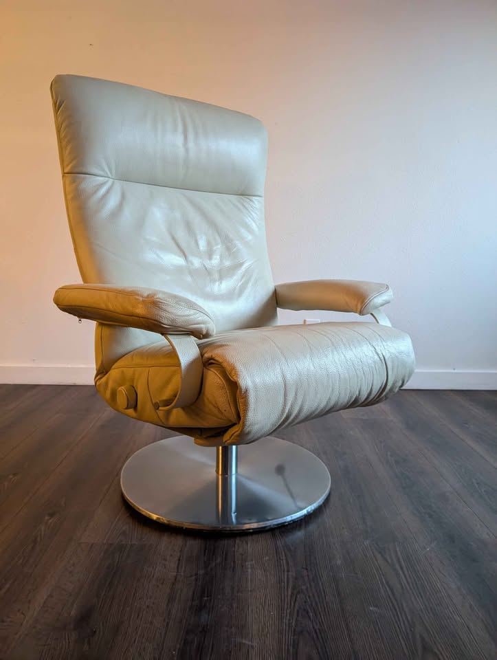 Sumi Collection Recliner by Lafer