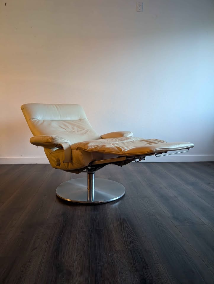 Sumi Collection Recliner by Lafer