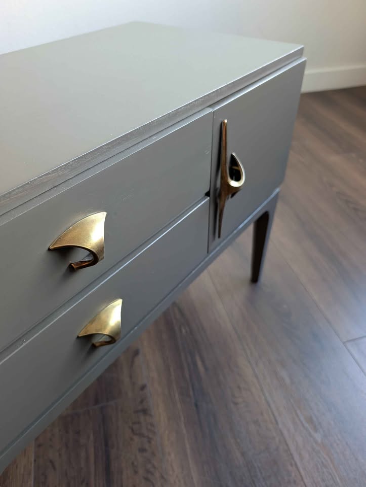 MCM Pair Nightstands Amazing Hardware
