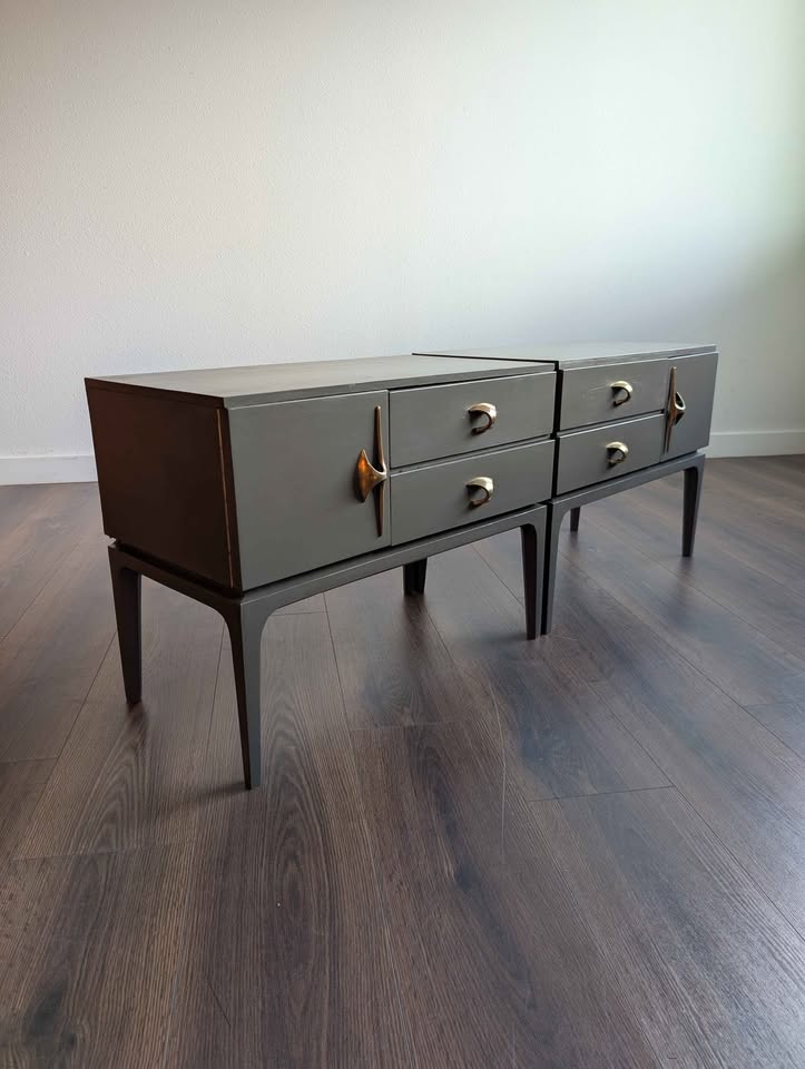MCM Pair Nightstands Amazing Hardware