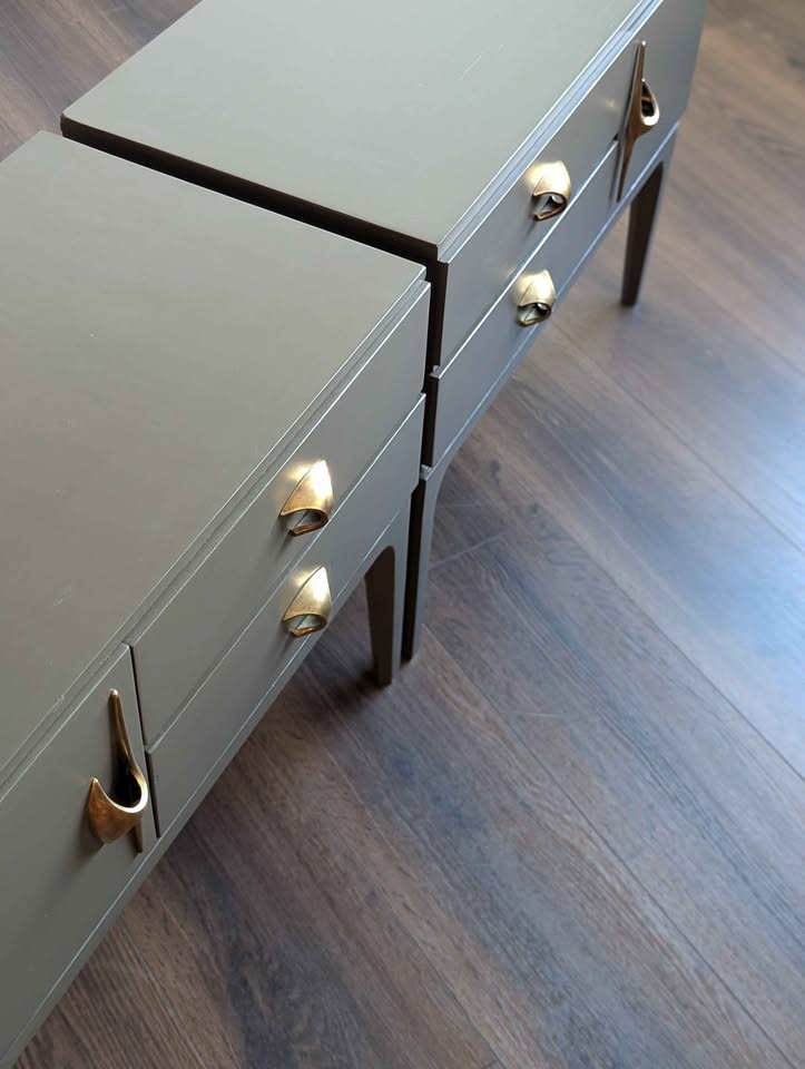 MCM Pair Nightstands Amazing Hardware