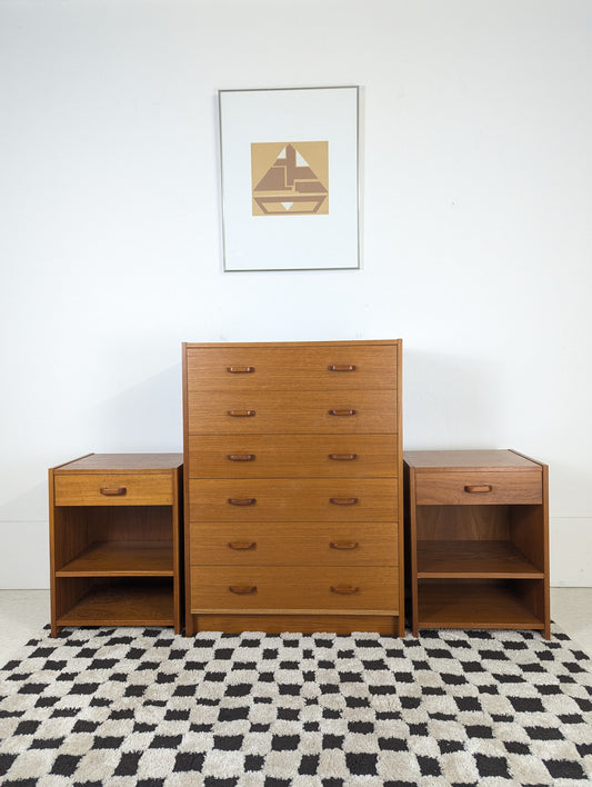 Danish Modern Teak 6 Drawer Dresser & Matching Pair of Nightstands