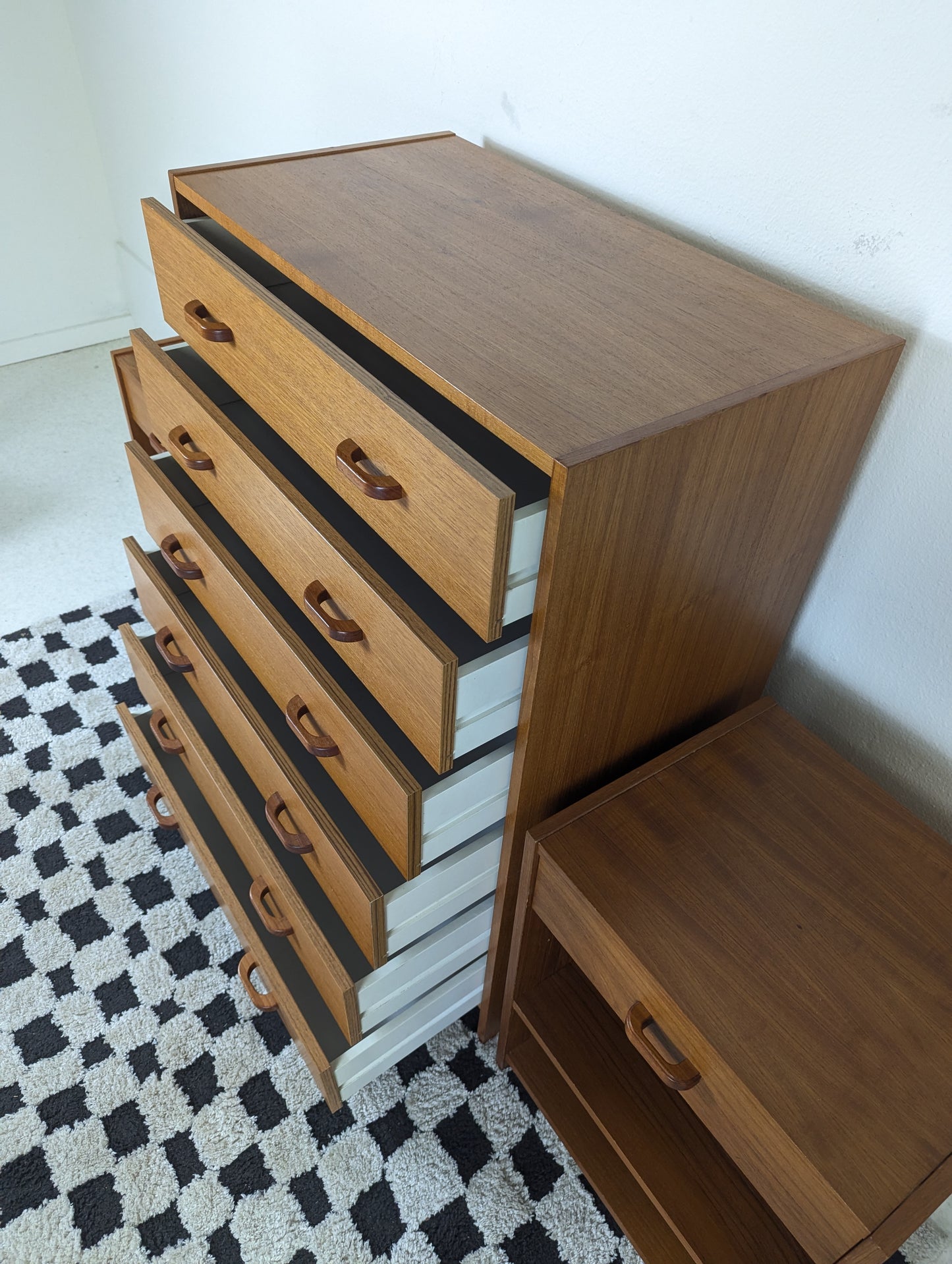 Danish Modern Teak 6 Drawer Dresser & Matching Pair of Nightstands