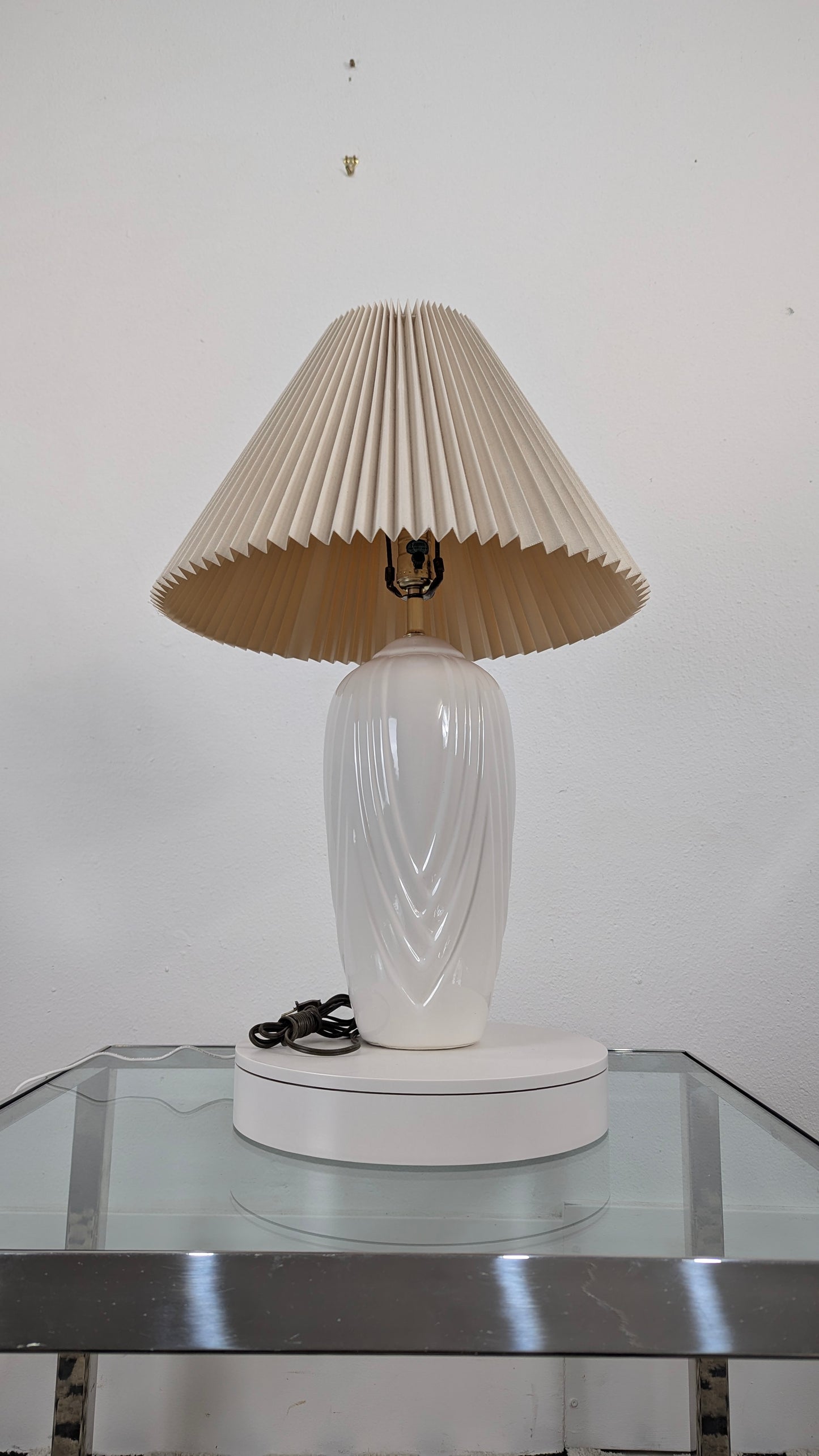 Vintage Postmodern Art Deco White Swirl Organic Wave Table Lamp