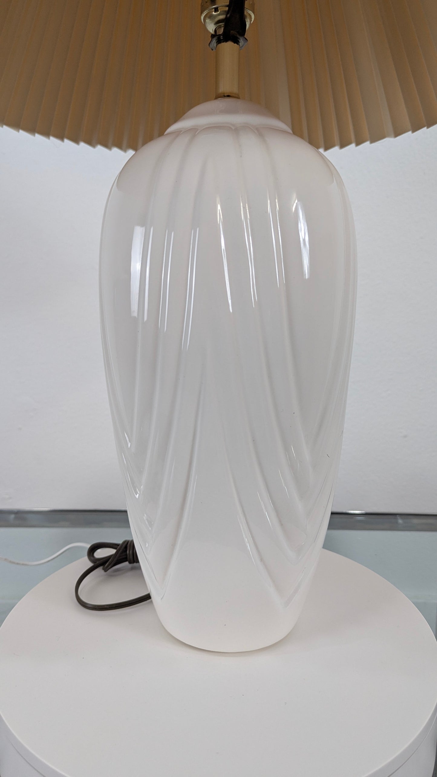 Vintage Postmodern Art Deco White Swirl Organic Wave Table Lamp