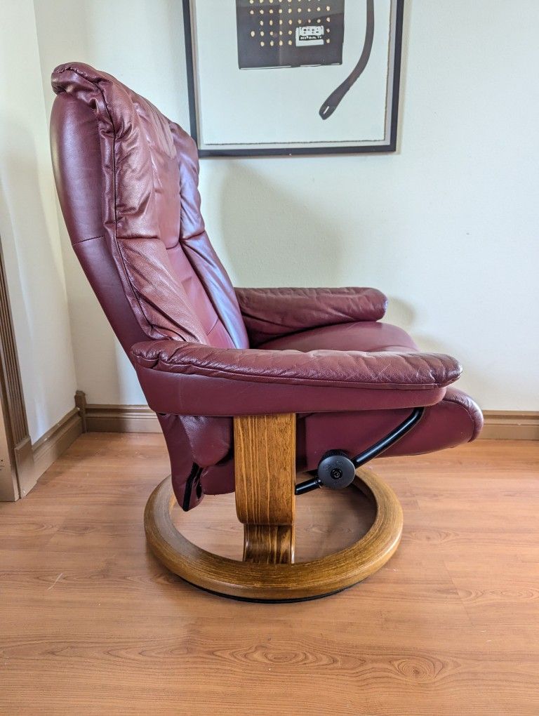 Large Ekornes Stressless Leather Lounge Chair Recliner & Ottoman