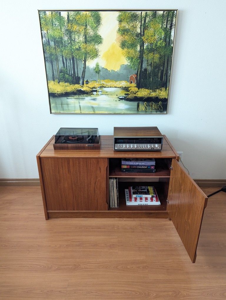 Danish Modern 2 Door Teak Media Credenza Made In Denmark
