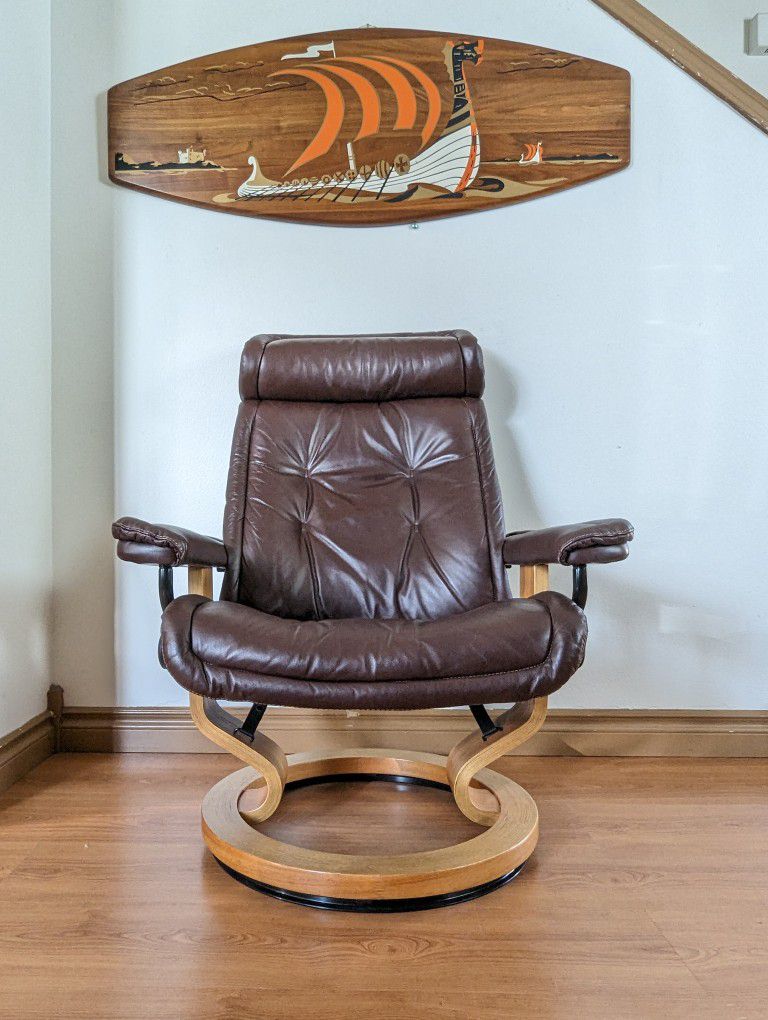 Vintage Ekornes Stressless Leather Lounge Chair Recliner & Ottoman