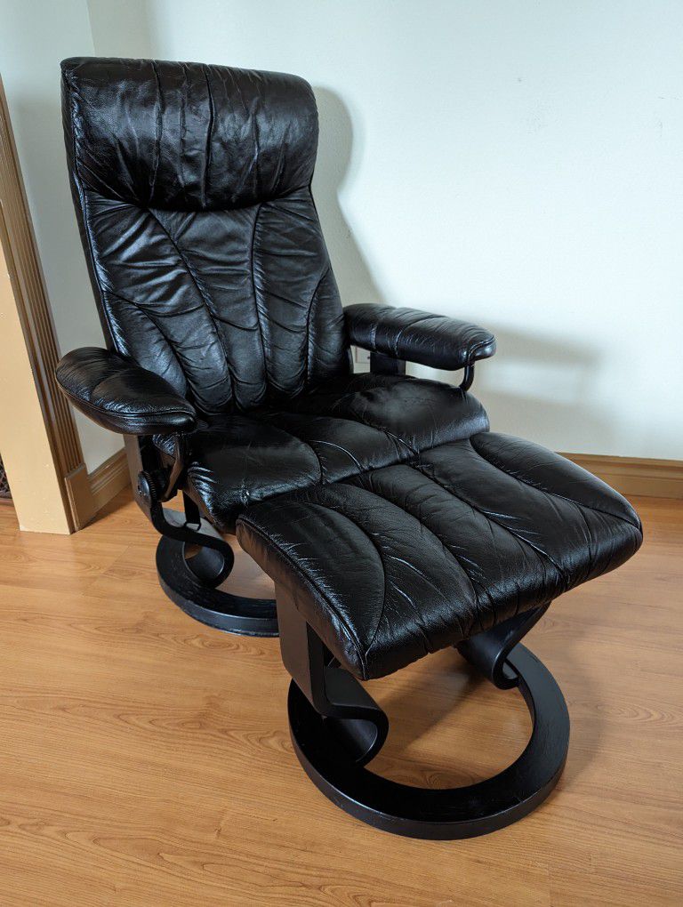 Ekornes Stressless Black Leather Lounge Chair Recliner & Ottoman