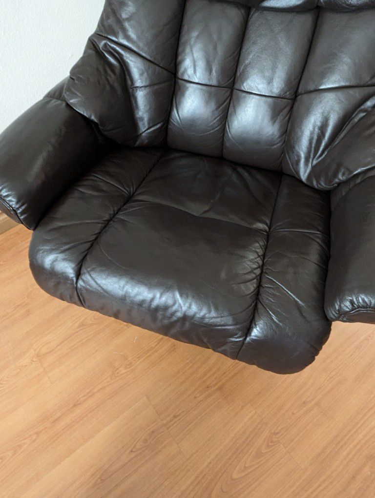 Large Stressless Style Brown Leather Lounge Chair Recliner & Ottoman by Benchmaster